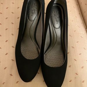 Women’s 12W Black Heels